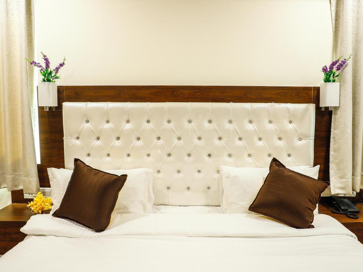 Hotel Rn Grand Виджаявада Экстерьер фото
